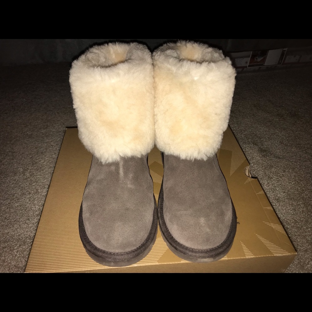 Ugg Ellee Boots - Barely Worn - Picture 2 of 7